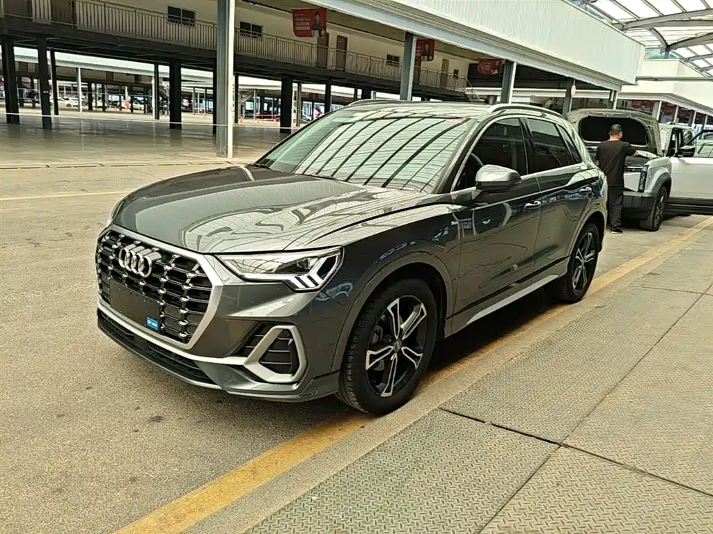 Audi Q3 2020 — фото 1