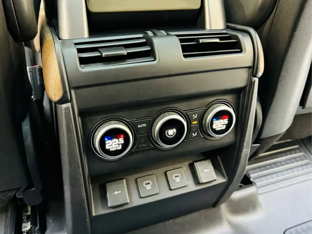 Land Rover Defender 2022 — фото 14