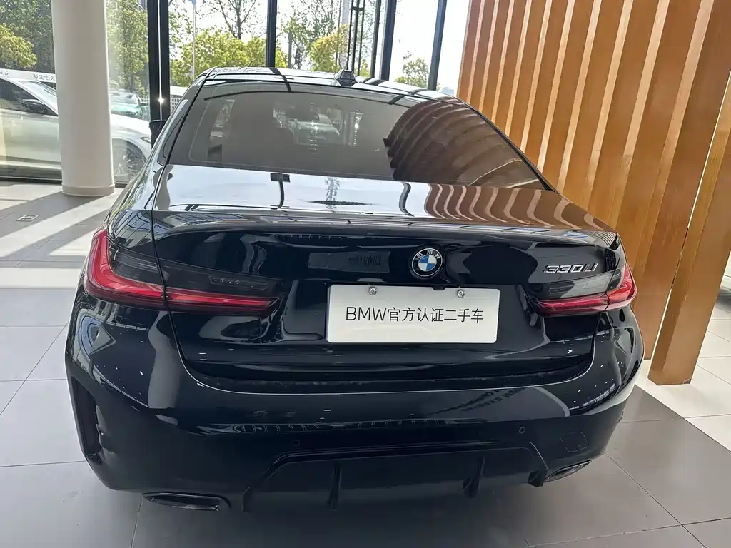 BMW 3 Series 2025 — фото 10