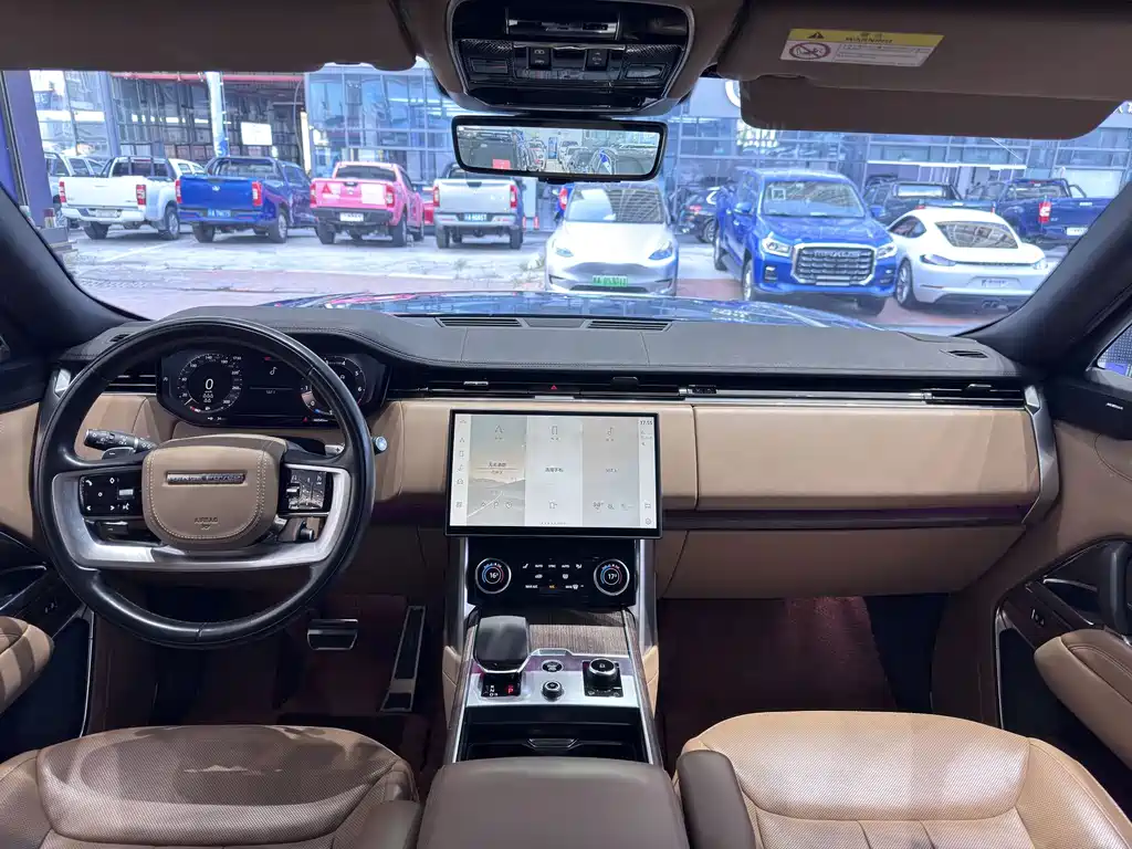 Land Rover Range Rover 2023 — фото 10