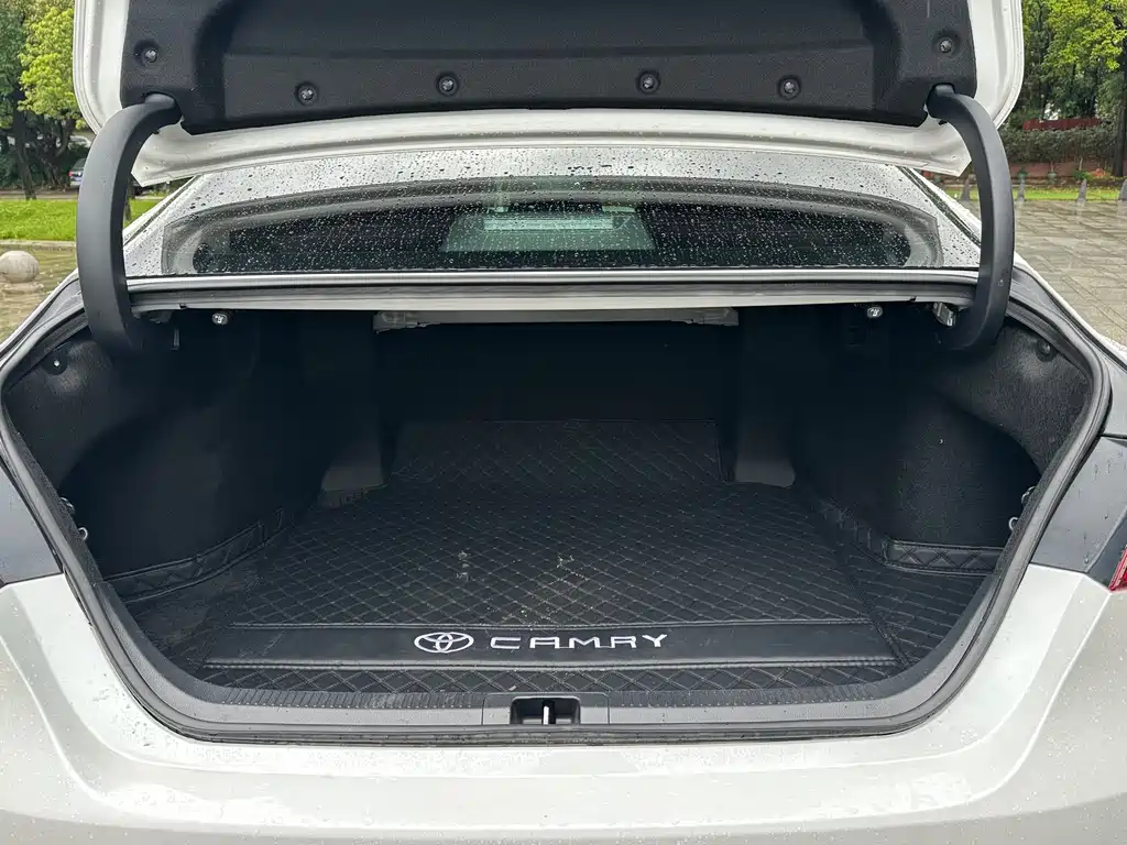 Toyota Camry 2023 — фото 8