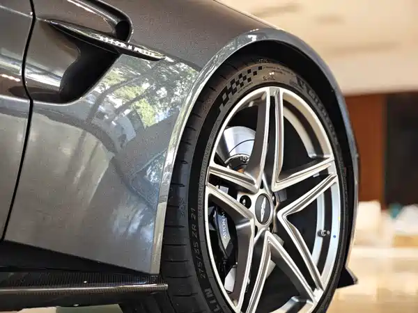 Aston Martin V8 Vantage 2024