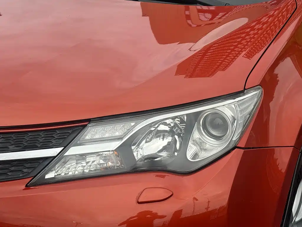 Toyota RAV4 2015 — фото 4