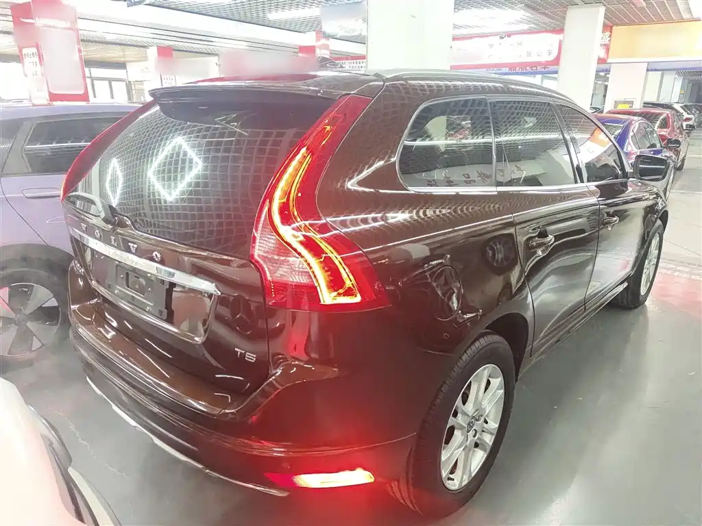 Volvo XC60 2016 — фото 23