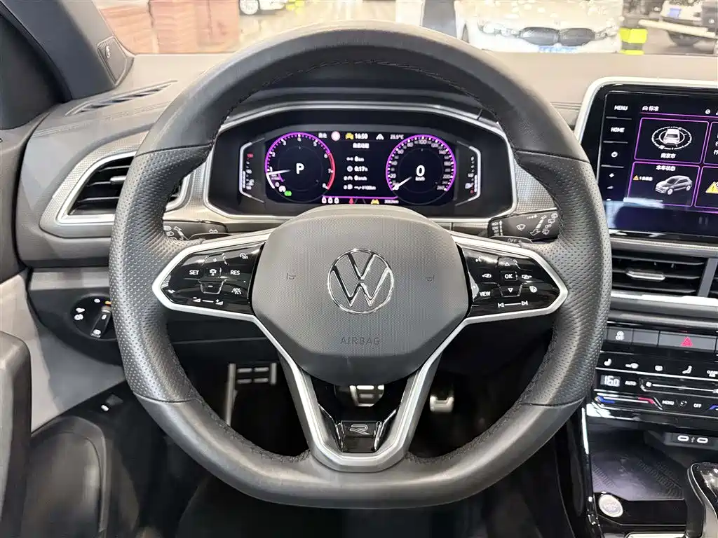 Volkswagen T-Roc 2023 — фото 15