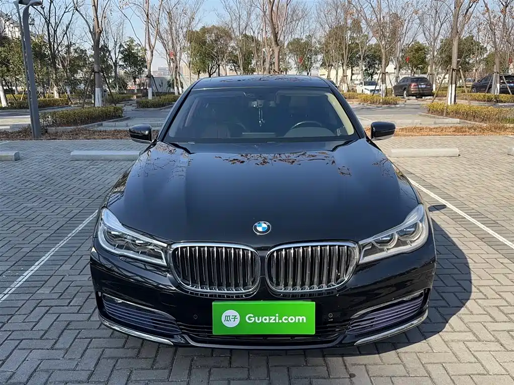 BMW 7 Series 2017 — фото 24