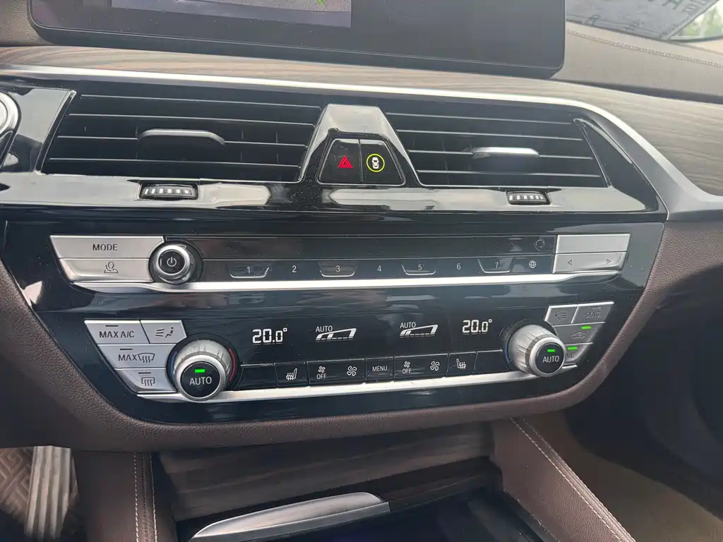 BMW 5 Series 2022 — фото 10