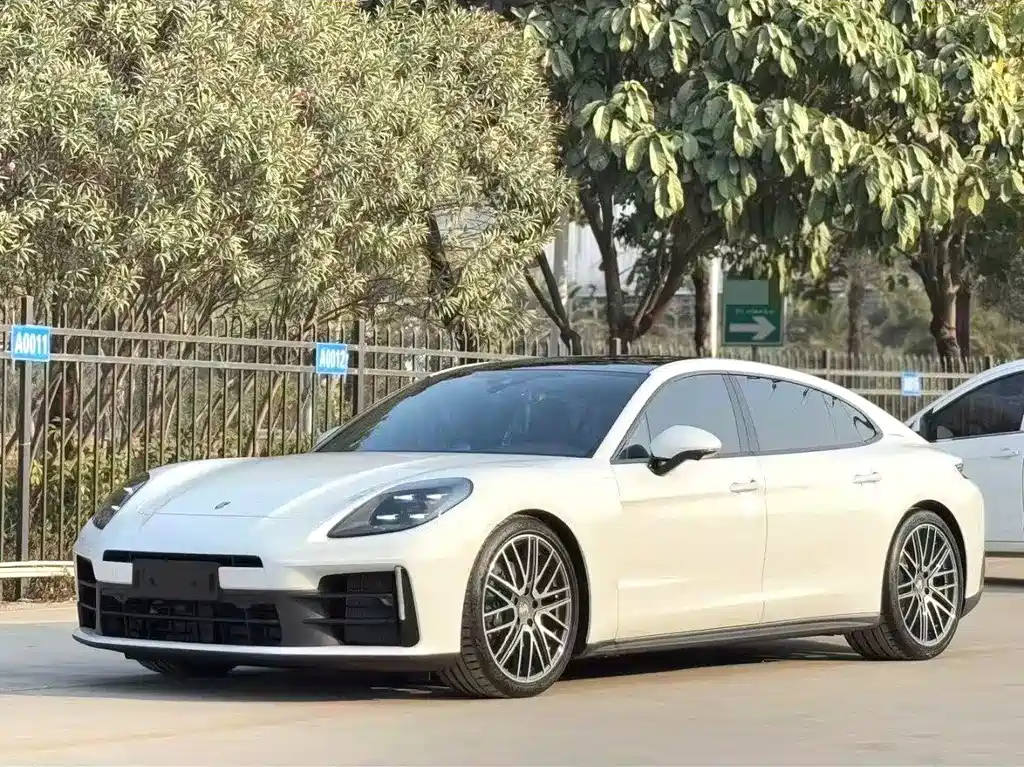 Porsche Panamera 2024 — фото 1