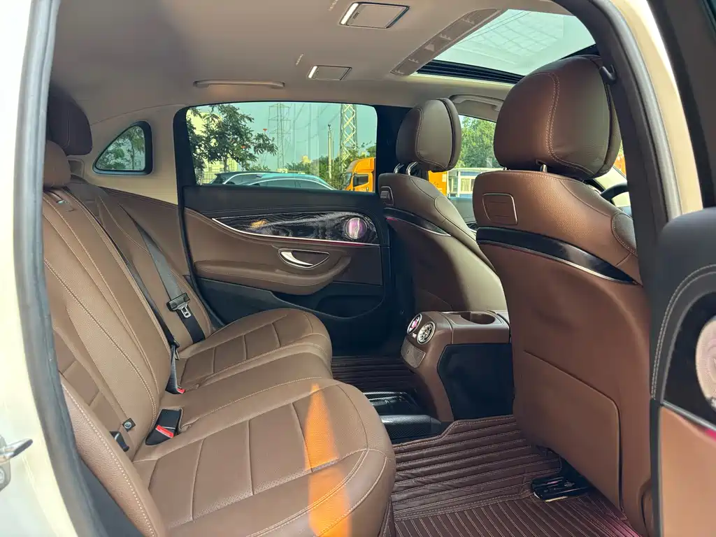 Mercedes-Benz E-Class 2019 — фото 13