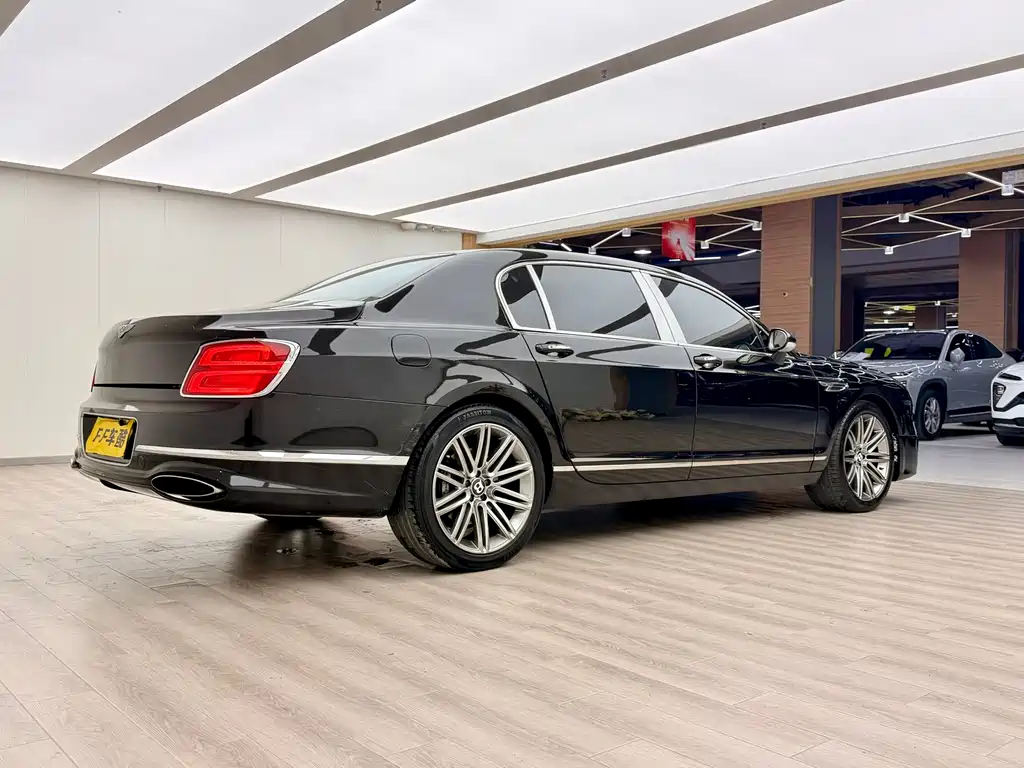 Bentley Flying Spur 2010 — фото 11