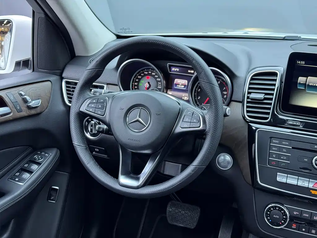 Mercedes-Benz GLE 2016 — фото 14