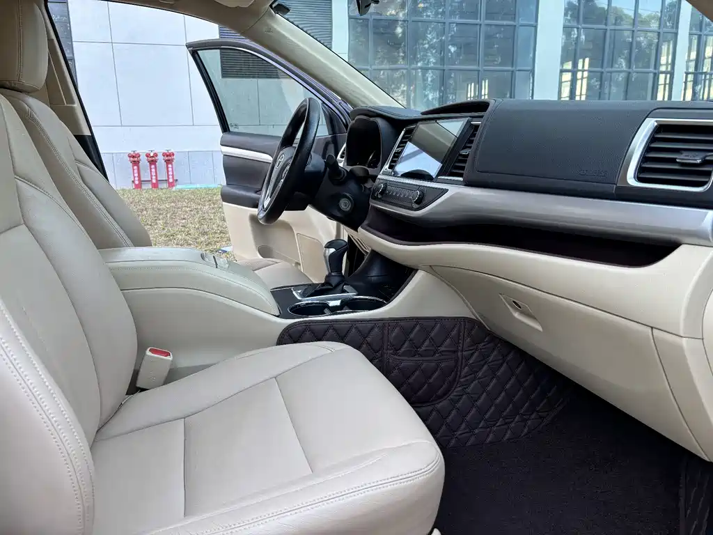 Toyota Highlander 2017 — фото 10
