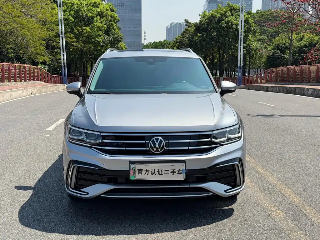 Volkswagen Tiguan L Plug-In Hybrid 2022 — фото 2