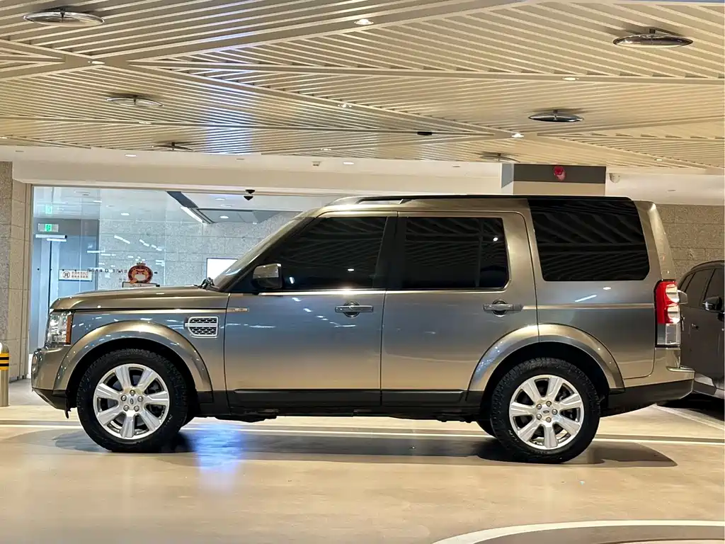 Land Rover Discovery 2013 — фото 9