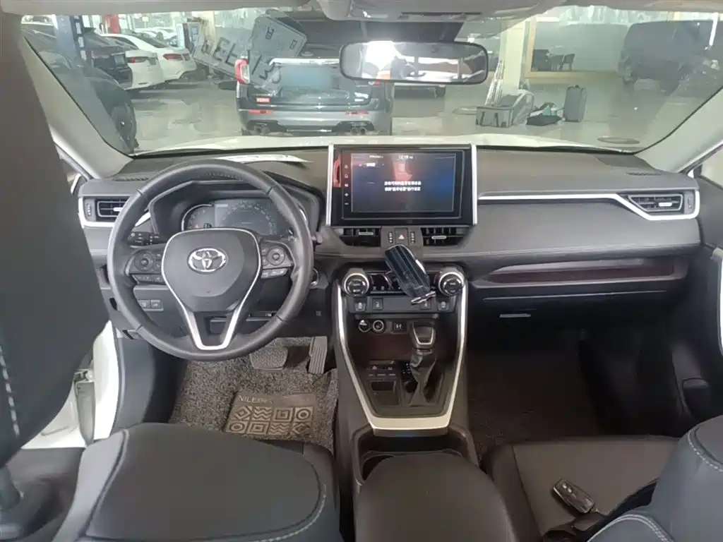 Toyota RAV4 2020 — фото 10