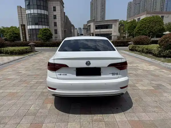 Volkswagen Sagitar 2020