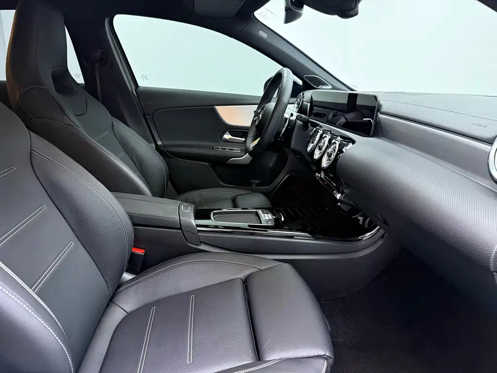 Mercedes-Benz A-Class AMG 2024 — фото 12