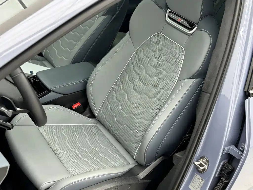 Audi Q6L e-tron 2025 — фото 13