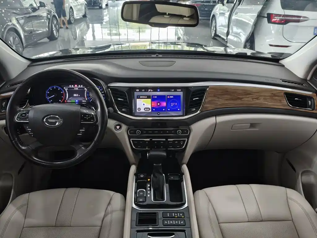 GAC Trumpchi GS8 2017 — фото 13