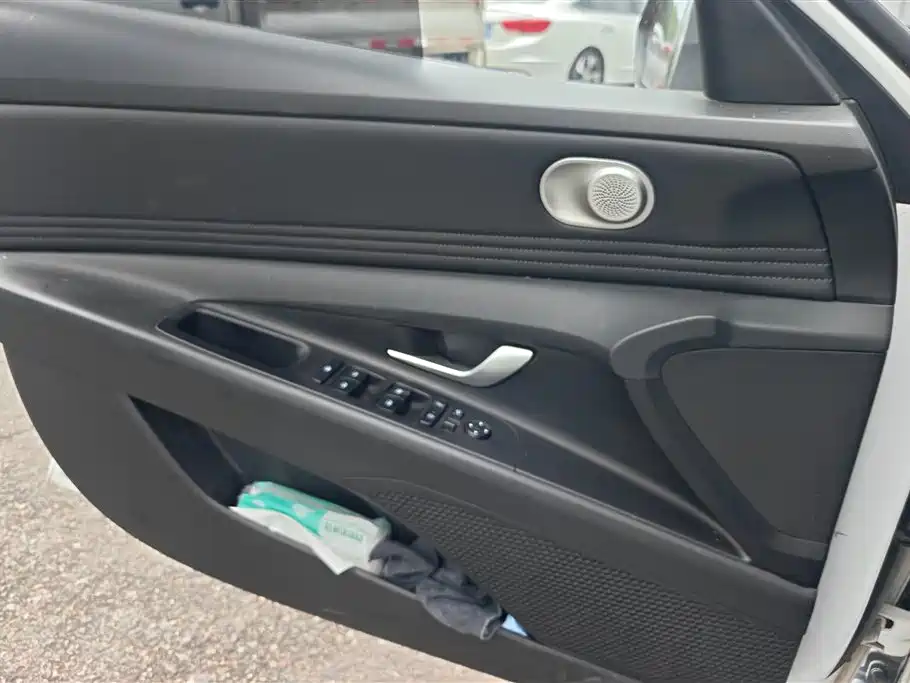 Hyundai Elantra 2022