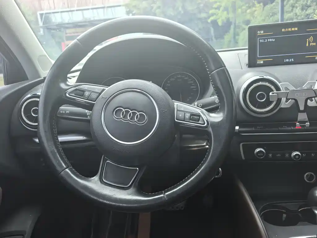 Audi A3 2016 — фото 9