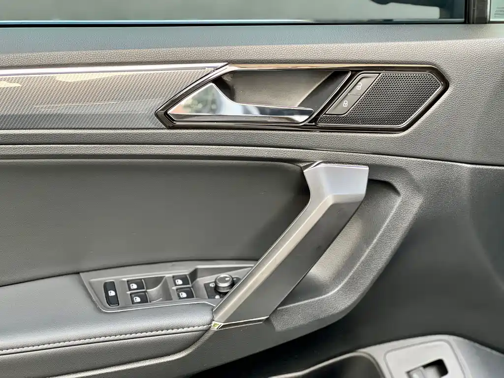 Volkswagen Tiguan L 2021 — фото 20