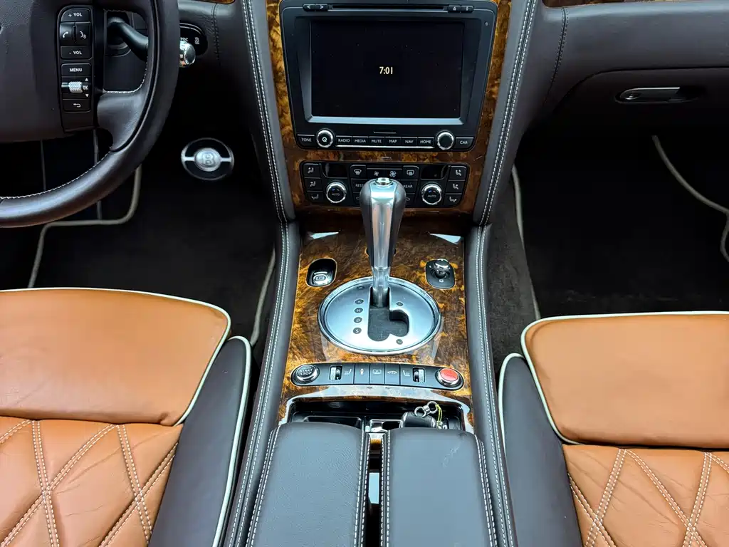 Bentley Flying Spur 2012 — фото 12