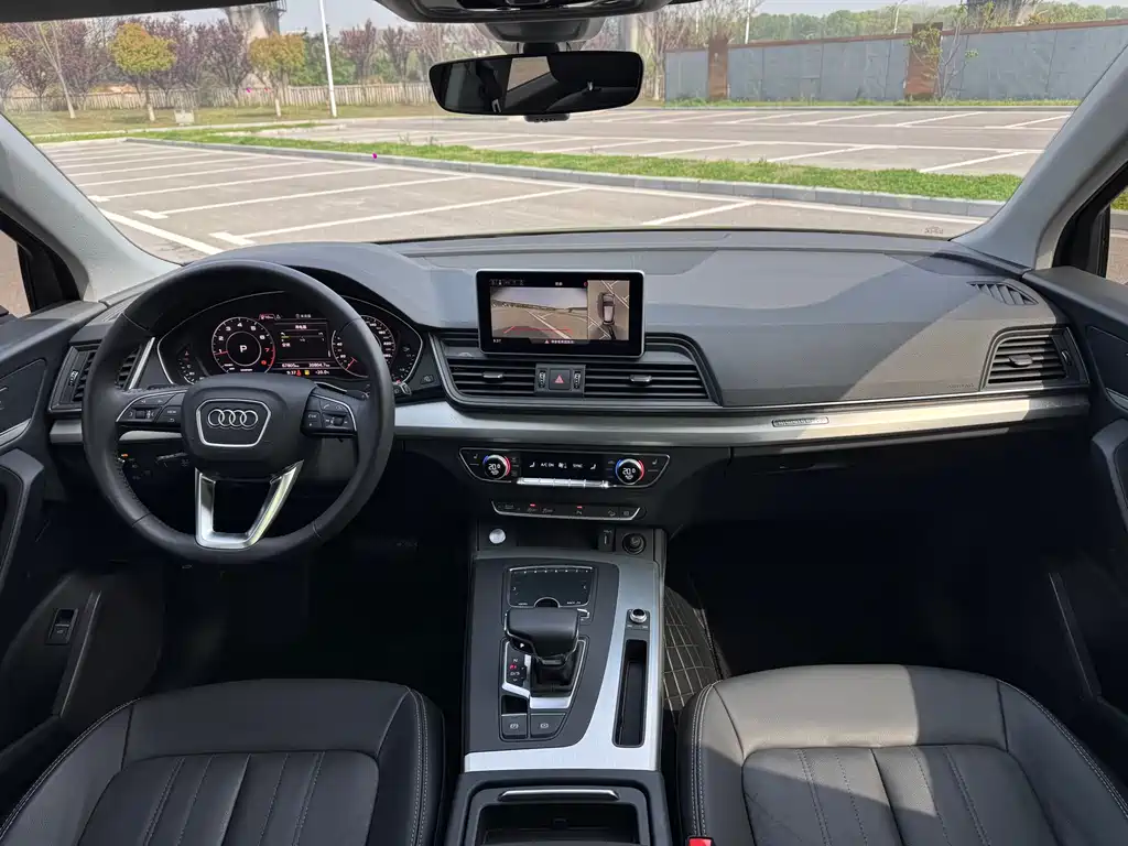 Audi Q5L 2020 — фото 10