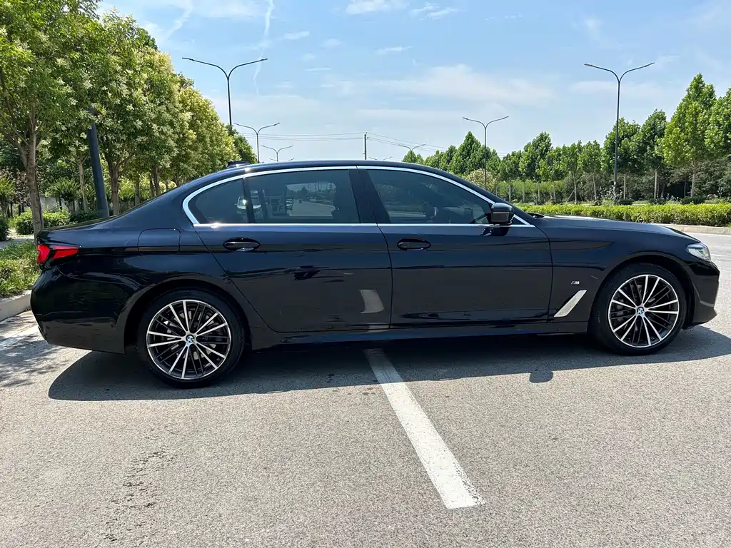 BMW 5 Series 2021 — фото 13