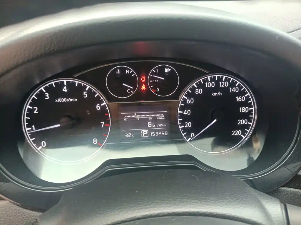 Nissan Tiida 2015 — фото 12