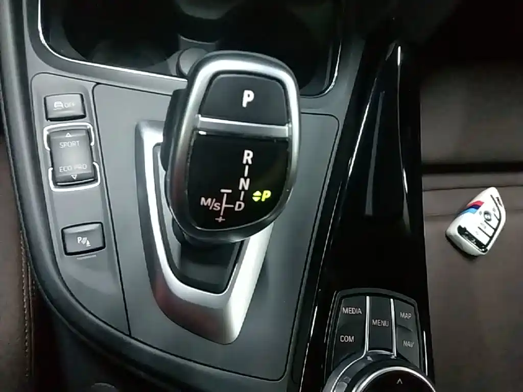 BMW 3 Series 2019 — фото 14