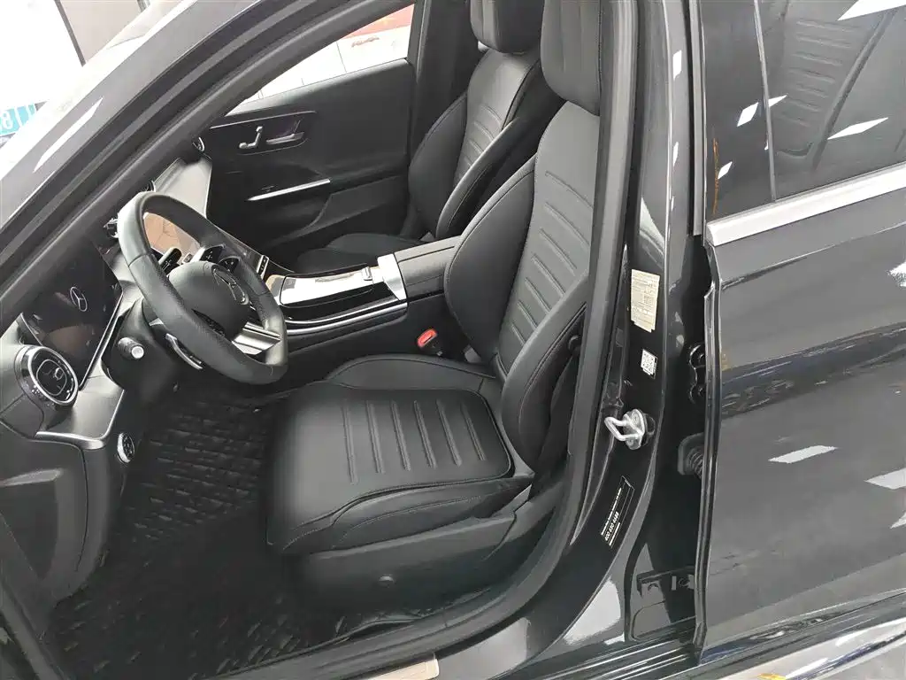 Mercedes-Benz C-Class 2023 — фото 15