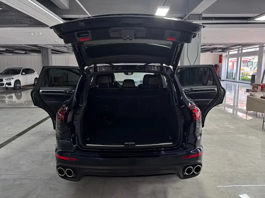 Porsche Cayenne 2017 — фото 19