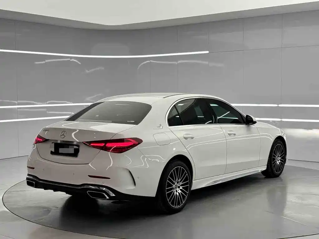 Mercedes-Benz C-Class 2024 — фото 6