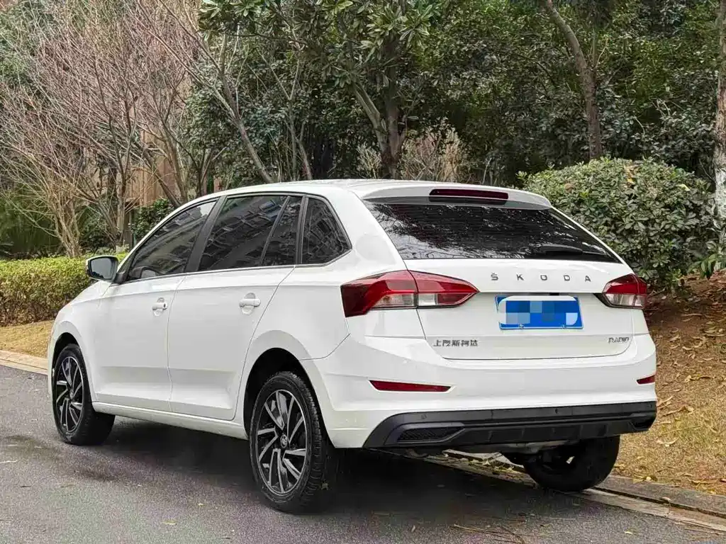 Skoda Rapid Spaceback 2021 — фото 5