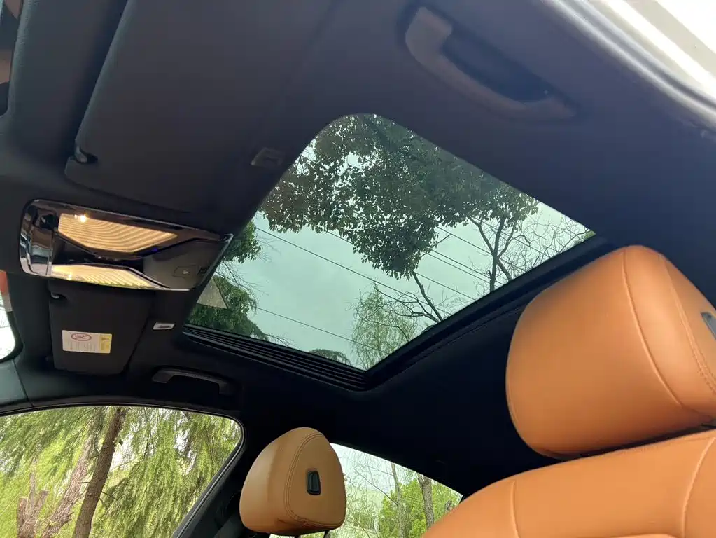 BMW 5 Series 2018 — фото 16