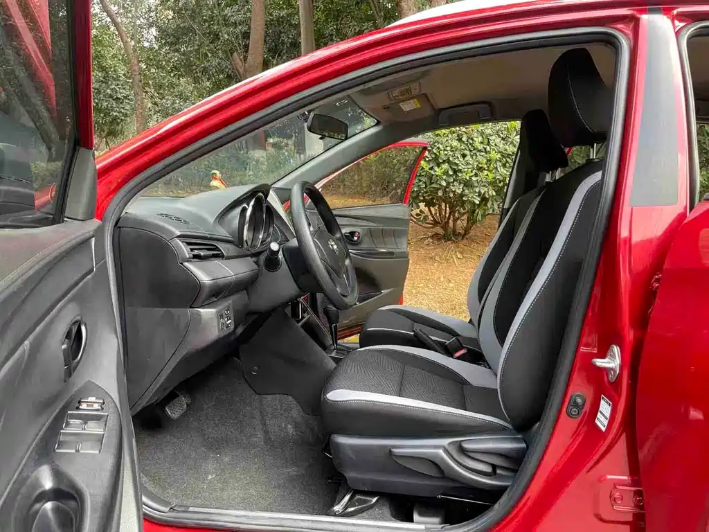 Toyota Yaris L 2020 — фото 6