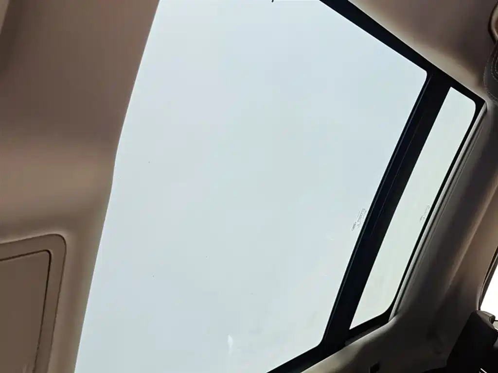 Jaguar F-PACE 2018 — фото 18