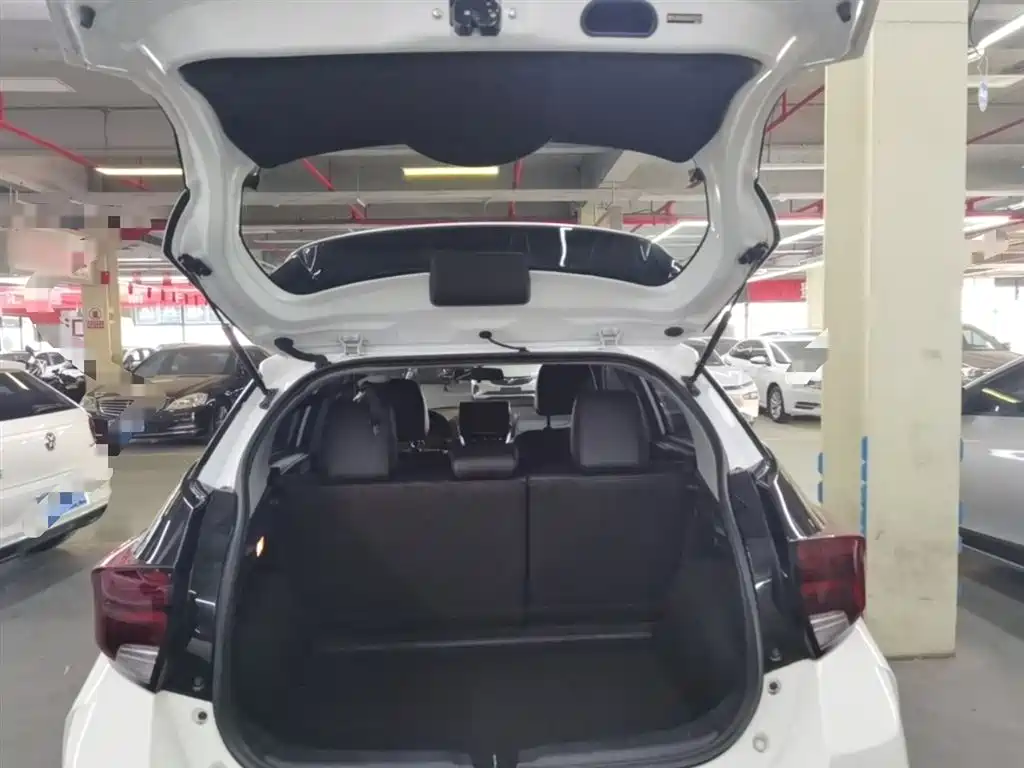 Toyota Yaris L 2020 — фото 19