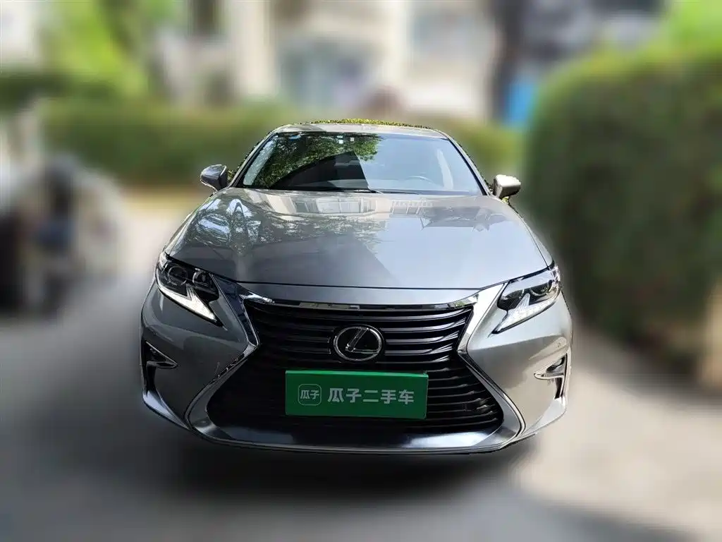 Lexus ES 2017 — фото 24