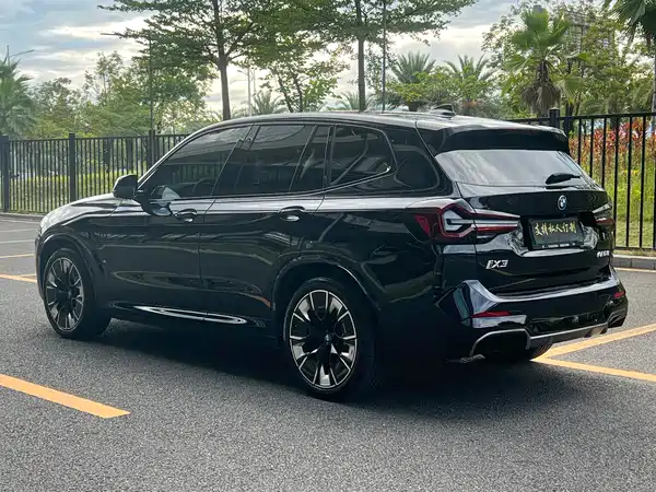 BMW iX3 2024