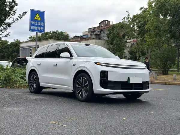 Li Auto L6 2025