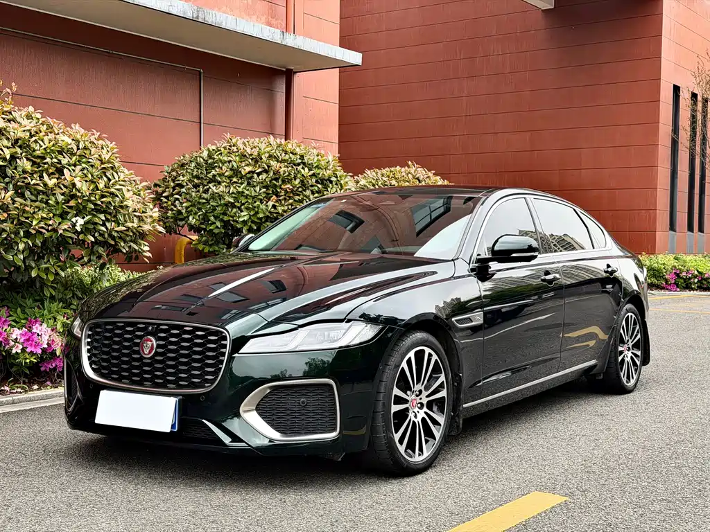 Jaguar XFL 2022 — фото 1