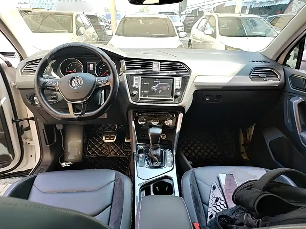 Volkswagen Tiguan L 2018 — фото 10