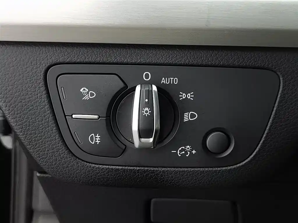 Audi Q5L 2018 — фото 21