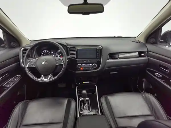 Mitsubishi Outlander 2020