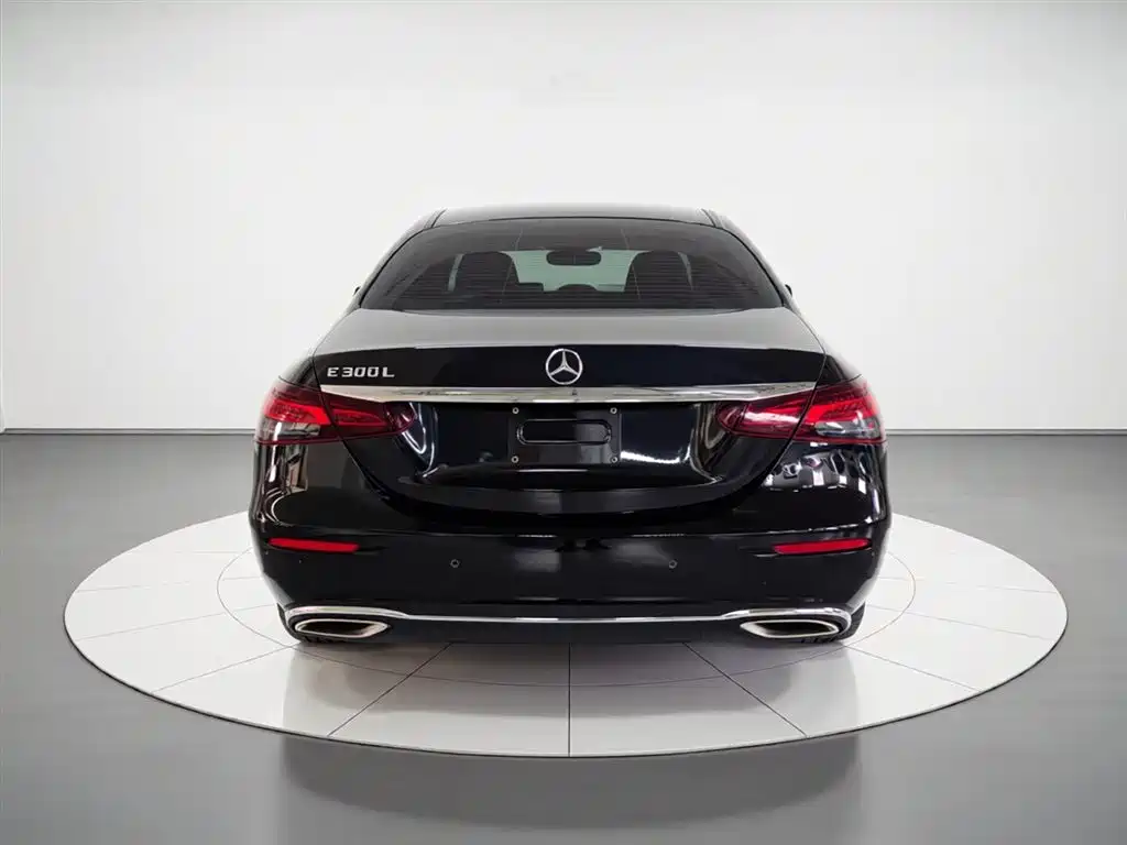 Mercedes-Benz E-Class 2023 — фото 10