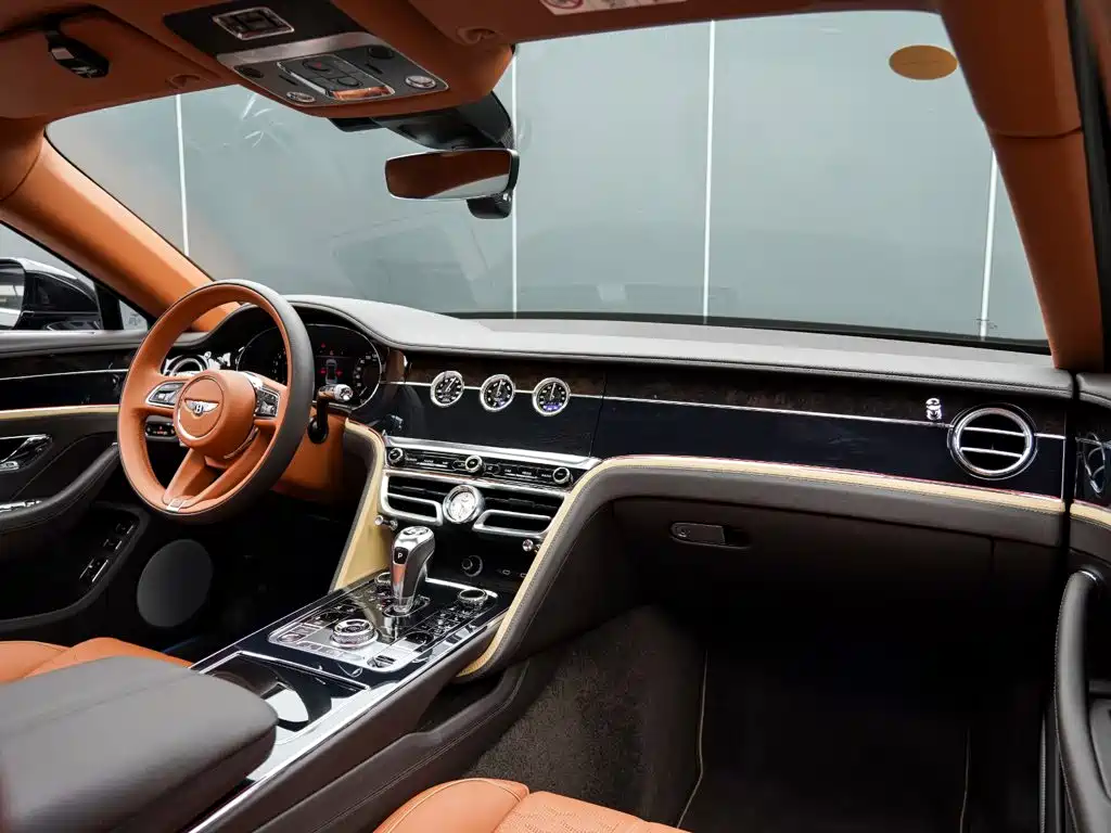 Bentley Flying Spur Plug-In Hybrid 2026 — фото 19