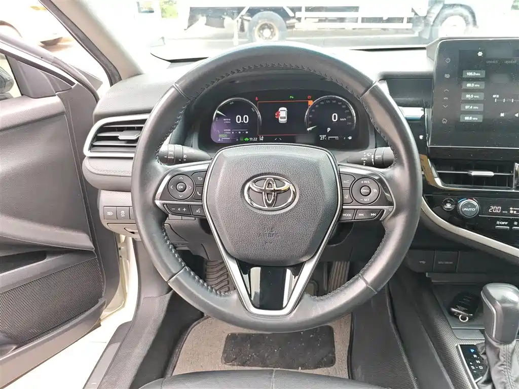Toyota Camry 2022 — фото 11