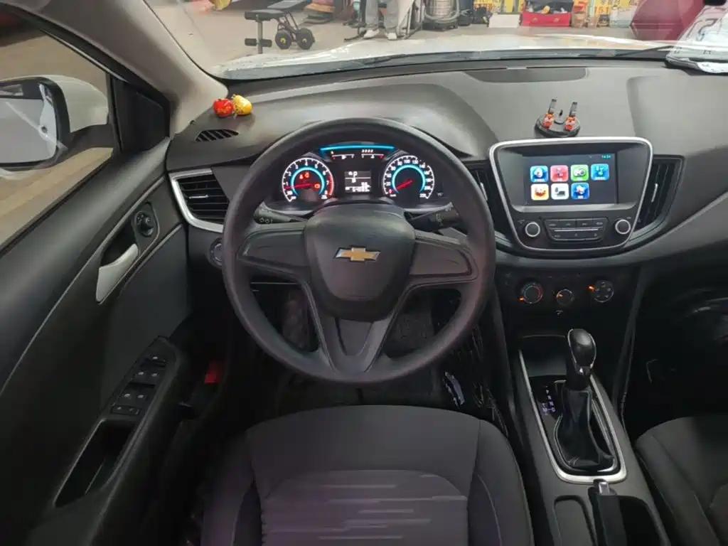 Chevrolet Cavalier 2017 — фото 11